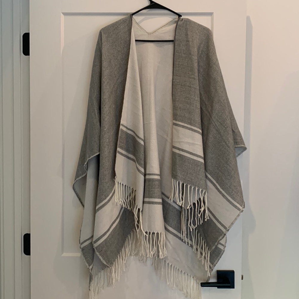 Gray shawl - Banana Republic - One Size
